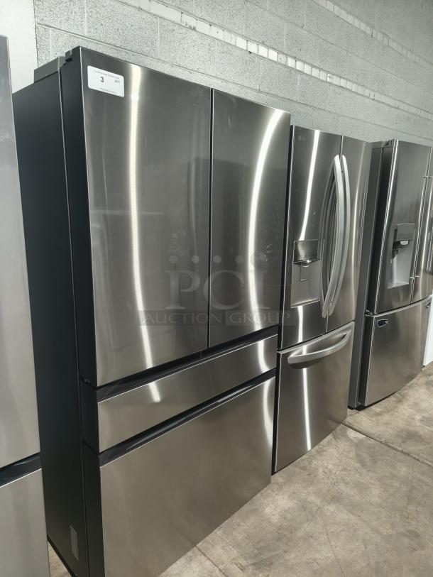 BRAND NEW Samsung Bespoke 29 cu ft 4-Door French Door Refrigerator, model RF70F29DER, with slight scratches.