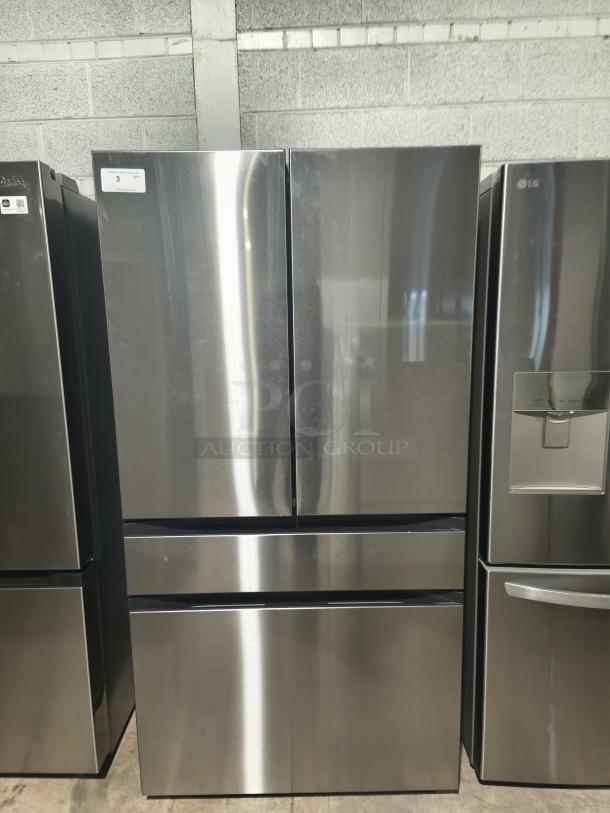 BRAND NEW Samsung Bespoke 29 cu ft 4-Door French Door Refrigerator, model RF70F29DER. Features Inner Beverage Center, FlexZone™ Drawer, scratch and dent condition, stainless steel finish.