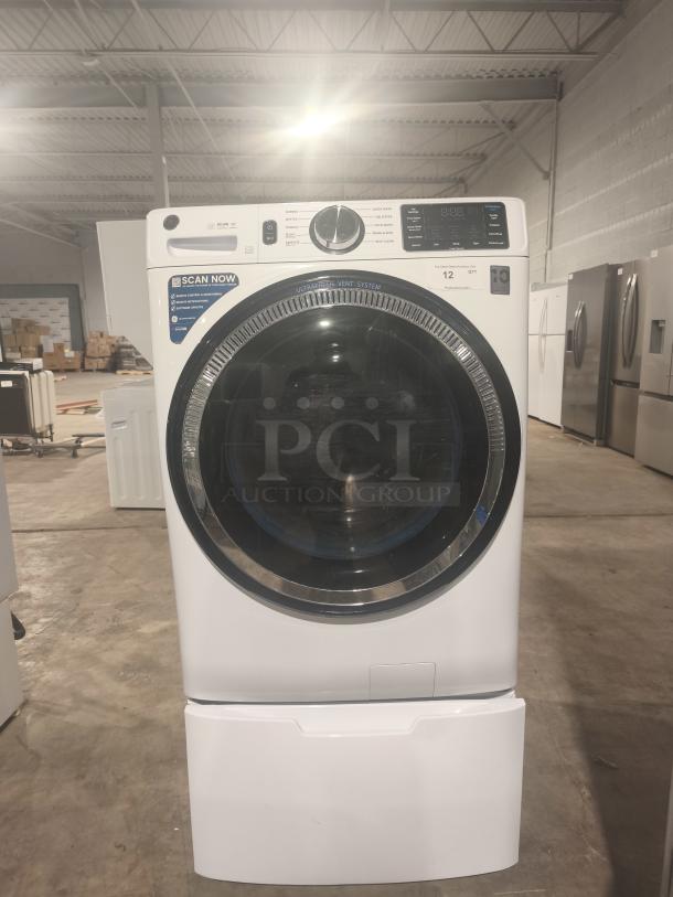 GE 4.8 cu ft Smart Front Load Washer, Model GFW550SSN2WW, in white. Good condition, digital display, and intuitive controls.