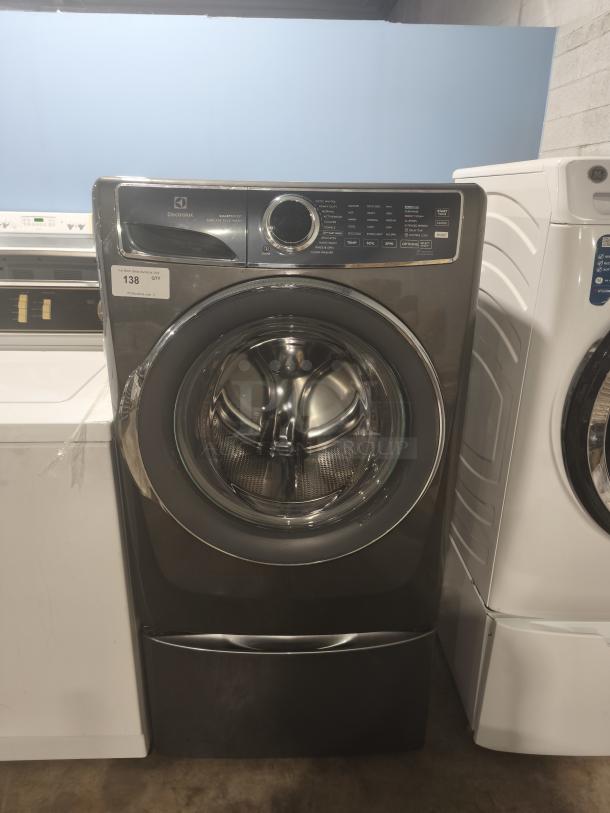 Electrolux ELFW7637 front-load washer, 4.5 cu ft, 600 Series, with SmartBoost and Perfect Steam features, in excellent condition.
