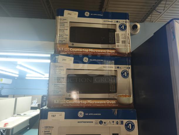 BRAND NEW SCRATCH AND DENT - GE 1.1 Cu. Ft. Microwave, model GCST11N1WSS. Features 950 Watts, convenience cooking controls, child lock.