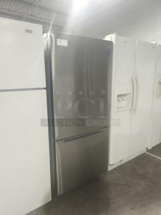 LIKE NEW!!!! Midea 18.7 cu. ft. Bottom-Mount Freezer Refrigerator - Item #1214765