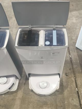 Ecovacs DEEBOT T10 OMNI Robot Vacuum with Spinning Mop, Auto-Cleaning Station, 5,000Pa Suction, Excellent Condition.