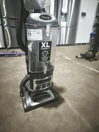 Shark UV550 Lift-Away XL Upright Vacuum, tested and working, with XL capacity, in good condition.