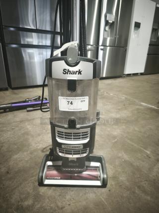 Shark UV730 Navigator Lift-Away upright vacuum, tested and working, includes PowerFins technology, good condition.
