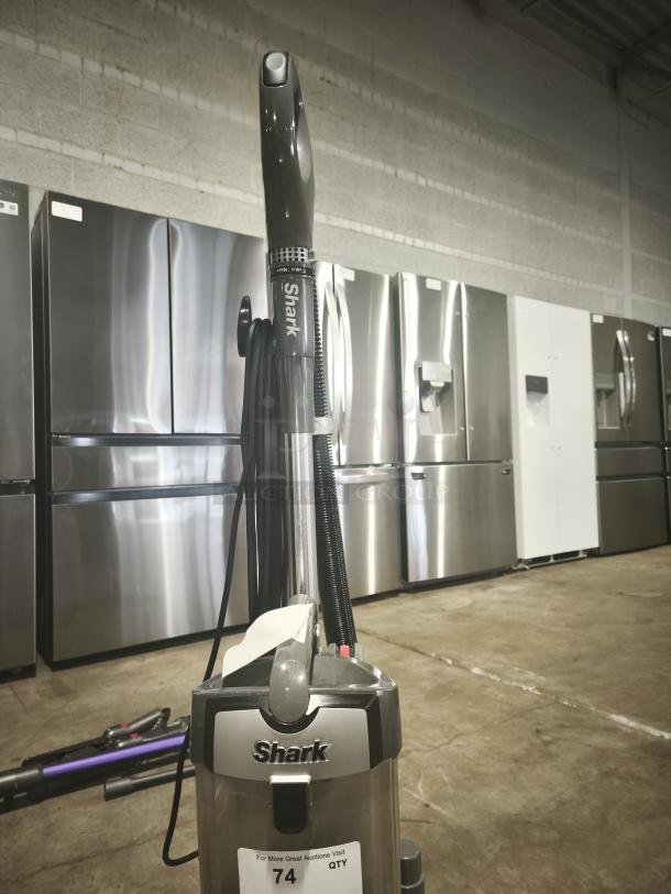 Shark UV730 Navigator Lift-Away upright vacuum, tested and working, with branding visible. Great condition.