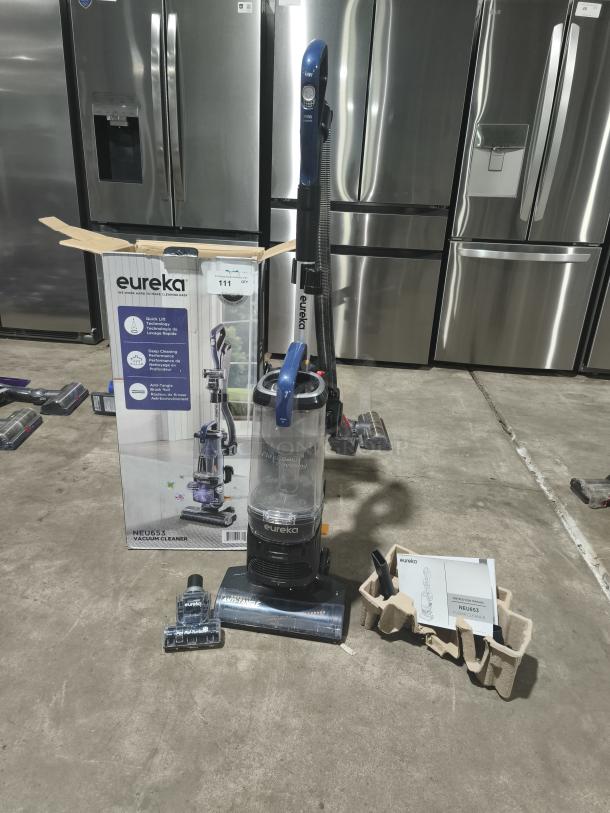 Eureka FlexReach NEU653 Upright Vacuum Cleaner, Quick-Lift Technology, tested and working, includes attachments and manual.