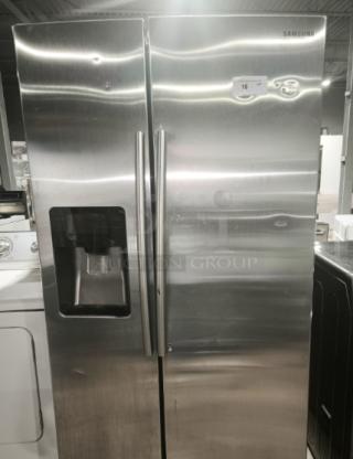 Samsung 24.5 Cu. Ft. Side-by-Side Refrigerator with In-Door Ice Maker - Item #1216357