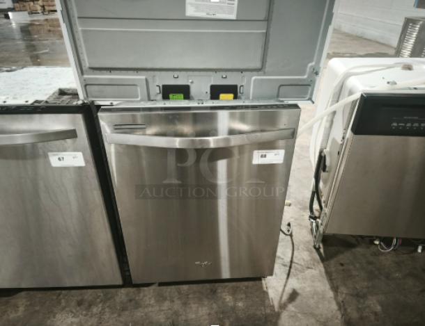 Whirlpool Gold 24" built-in dishwasher, model WDT720PADM2, stainless steel, excellent condition, front control panel.