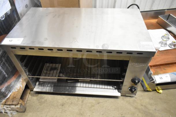 BRAND NEW 2024 Avantco 177CHSME32IM Stainless Steel 32" Electric Cheese Melter. 208/240V, 1 Phase, slight dents.