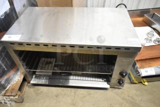 BRAND NEW 2024 Avantco 177CHSME32IM Stainless Steel 32" Electric Cheese Melter. 208/240V, 1 Phase, slight dents.