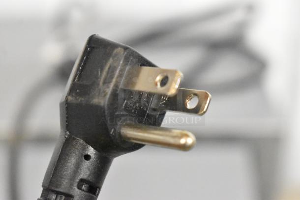 Close-up of a power plug compatible with the 2018 Bunn IMIX-5 Cappuccino Machine. 120/208-240V, 1 Phase.