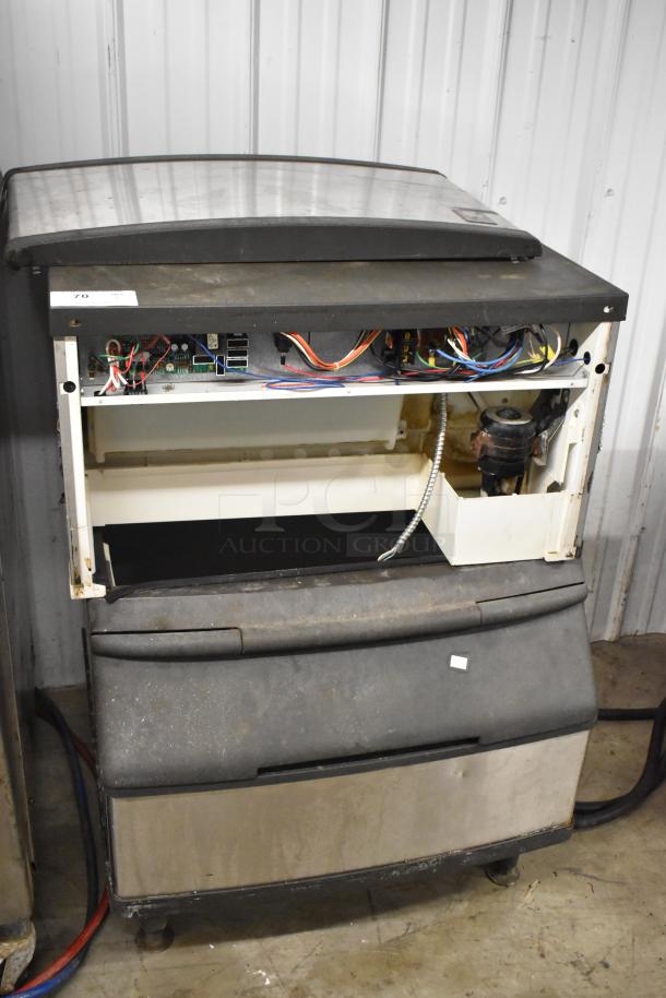 Manitowoc QD0282A stainless steel ice head on S170 bin, 115V, 1-phase. Visible wiring, used condition, needs maintenance.