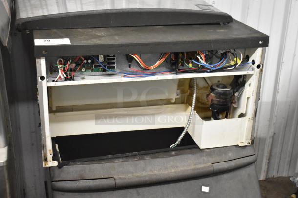 Manitowoc QD0282A ice head on S170 bin, stainless steel, 115V, 1-phase, internal wiring exposed, used condition.