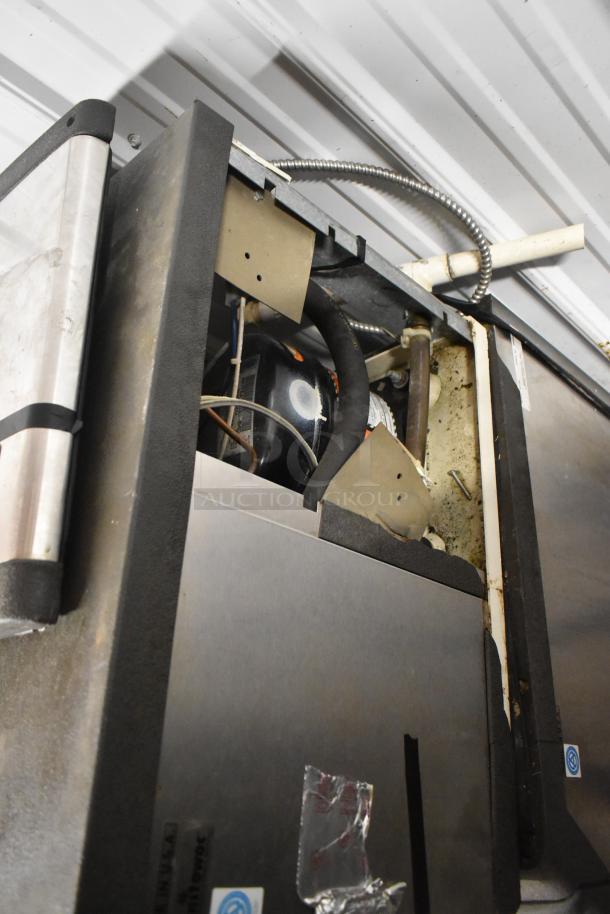 Manitowoc QD0282A stainless ice head on S170 bin, 115V, 1 phase. Visible wear and marking; suitable for commercial use.