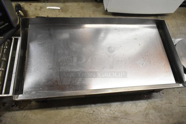 Star Stainless Steel Commercial Countertop Flat Top Griddle. Features durable surface, slight wear. Ideal for restaurant use.