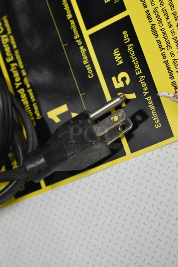 Black power plug of a Franke unit, 115 volts, 1 phase, on an energy label showing 475 kWh.