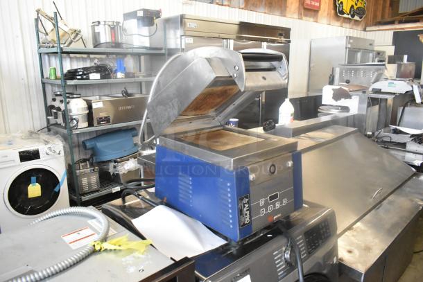 Electrolux HSSPAN Stainless Steel Panini Press, 208V, commercial use, open lid, visible control panel, durable design.