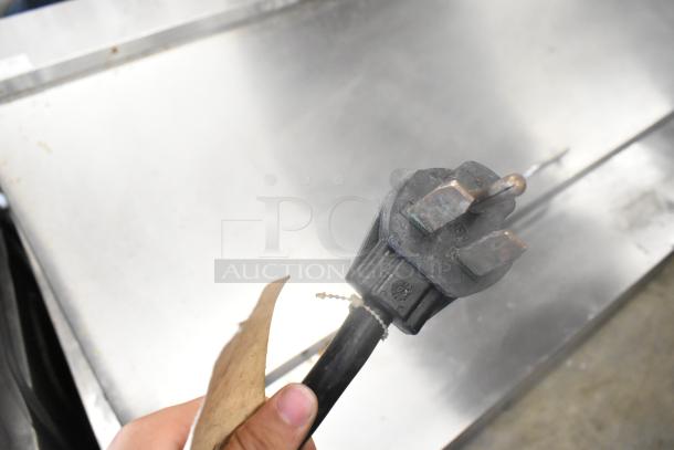 Electrolux HSSPAN stainless steel commercial panini press plug, 208 volts, 1 phase, close-up showing electrical connector.