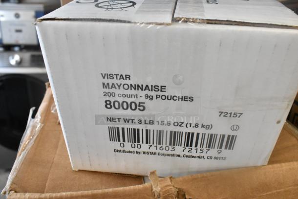 Box of Vistar mayonnaise, 200-count 9g pouches, net weight 3 lb 15.5 oz, model 80005, distributed by Vistar Corporation.