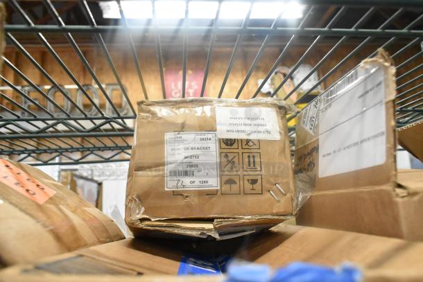 Box containing a Mount-It monitor bracket, model MI-2752. Visible labels indicate SKU: 2632689 and vendor ID: 28214.