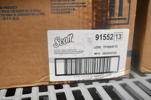 Box of Scott Foam Skin Cleanser with Moisturizers, Lot# TP5064F32, MFG: 2025/02/26, showcasing barcode.