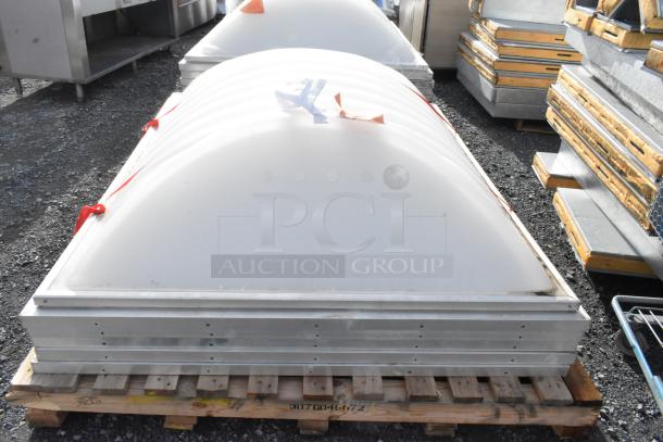 5 dome covers on a pallet, used condition, with metal frames and textured surface, auction lot includes five units.