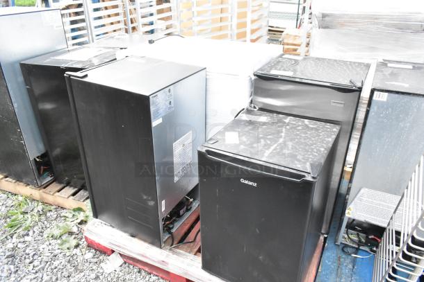 Four mini coolers: Galanz GLR33MBKE23, GLR25MBKE02, Hisense WFC070M6RWD, Frigidaire FGFR334, black finish, 115V, 1 phase.