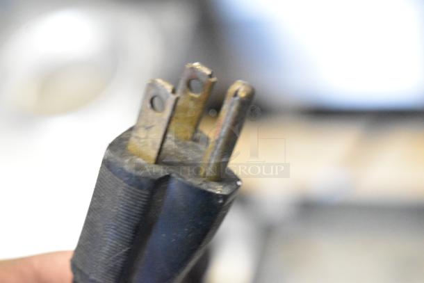 Close-up of a 3-prong electrical plug for a Bunn VPR coffee machine, shows moderate wear, suitable for 115 Volts, 1 Phase.