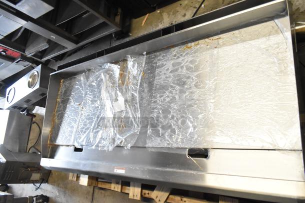 BRAND NEW 2025 Cooking Performance Group 351GMCPG60NL Stainless Steel 60" Gas Griddle, scratch and dent. Manual controls, 150,000 BTU.