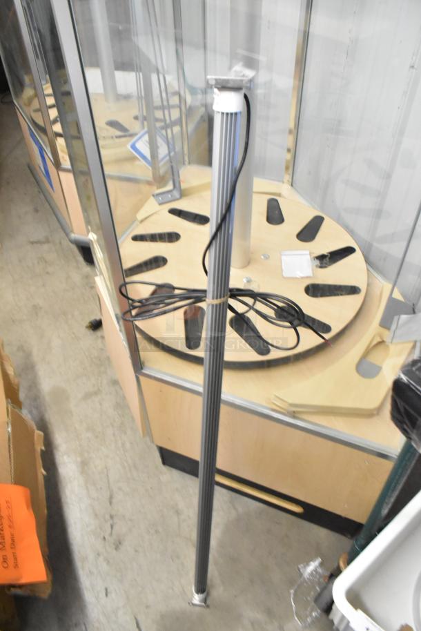 Box containing several unused lights with cables, shown in a display case. Clean condition, suitable for new installations.