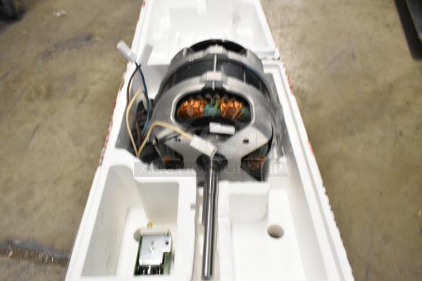 Brand new Robot Coupe 303160S motor assembly. Compatible with R2 series. Scratch and dent condition.