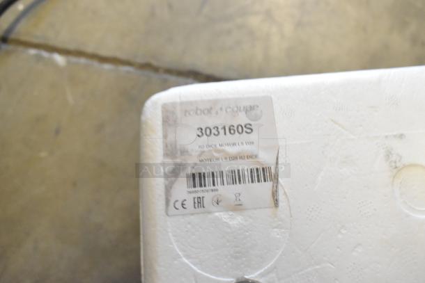 BRAND NEW SCRATCH AND DENT Robot Coupe 303160S Motor Assembly for R2 series, label visible with model and barcode.