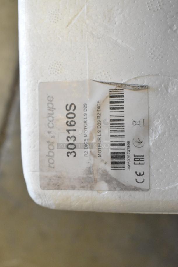 Brand new Robot Coupe 303160S motor assembly for R2 series, scratch and dent condition, visible item label and barcode.