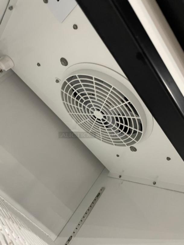 Master-Bilt BGR-16 fridge interior with fan, poly-coated rack. Single glass door, 120V, SN: 0760503-37334-V, white exterior.