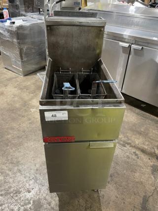 Cecilware Commercial Stainless Steel Natural Gas Powered 43 Lb. Deep Fat Fryer! With Back Splash! With Fry Basket! Model: FMP40! On Legs! - Item #1215430