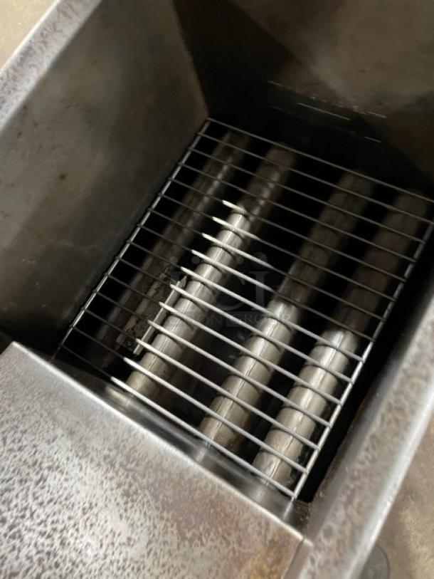Cecilware FMP40 stainless steel natural gas 43 lb. deep fat fryer, includes back splash and fry basket, on legs.