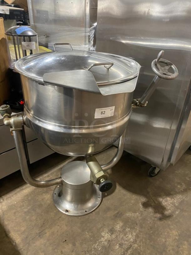 Groen D2T-30 30-gal tilting steam kettle, stainless steel, natural gas, foot pedal, excellent condition, serial number 39024.