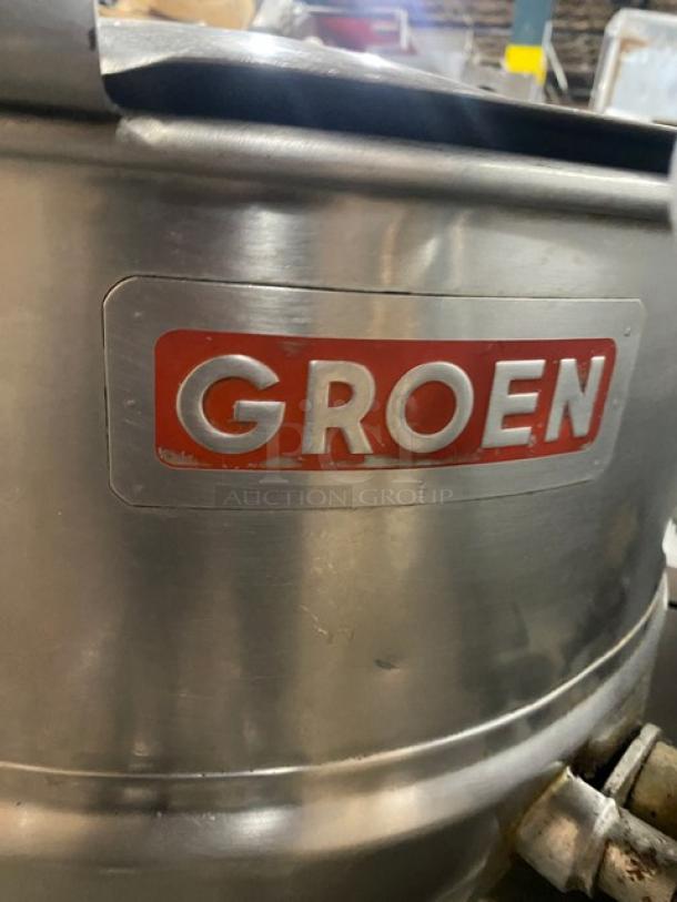 Groen D2T-30 commercial stainless steel 30-gal tilting steam kettle, natural gas-powered, shows model label.