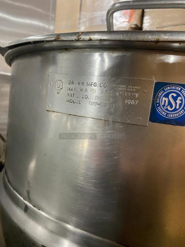 Groen D2T-30 stainless steel 30-gal. tilting steam kettle. Natural gas-powered, serial number 39024, with NSF certification.