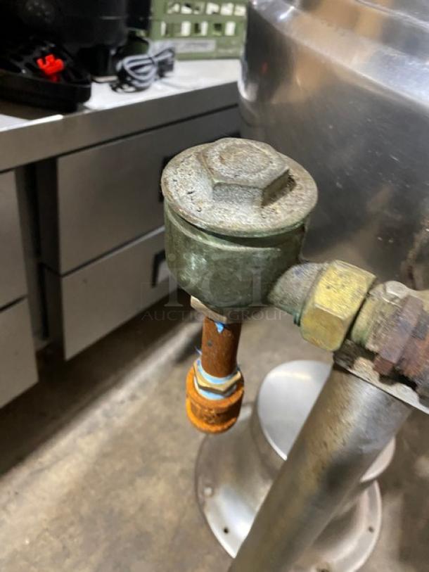 Groen D2T30 30-Gal. natural gas tilting steam kettle, stainless steel, visible rust on connections, SN: 39024.