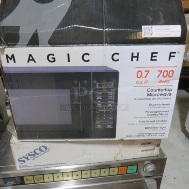 Magic Chef Countertop Microwave, Model HMM77082, 0.7 cu. ft., 700 watts, new in box. Features 10 power levels.