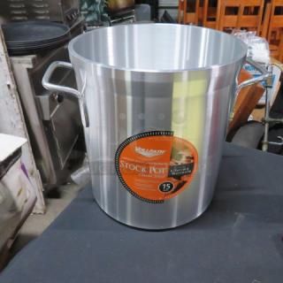 Vollrath 15 Quart Heavy Duty Aluminum Stock Pot, Model 68616, new condition, with label indicating capacity and brand.