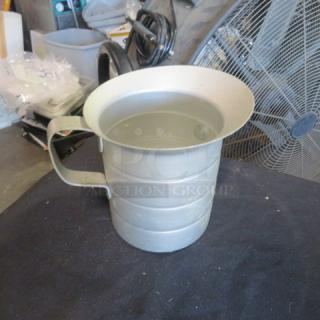 NEW Vollrath 1 Quart Aluminum Measurer, with handle. Durable metal construction, ideal for precise liquid measurements.