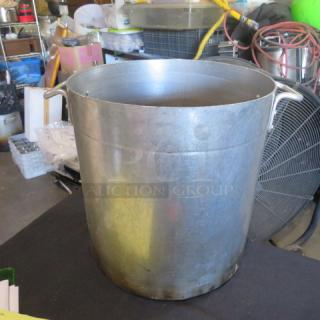 14x15 aluminum stock pot with side handles, in used condition. Ideal for cooking in large quantities.