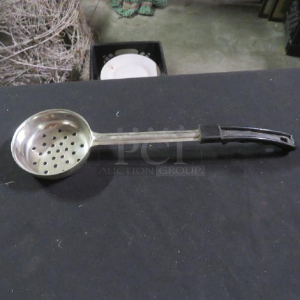 6oz perforated spoodle with stainless steel bowl and handle. Black grip, good condition. Ideal for draining and serving.