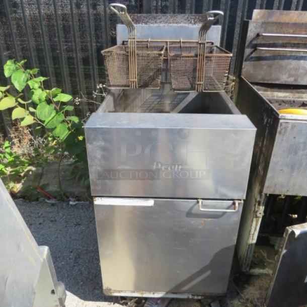 Dean Natural Gas Deep Fryer, Model SR162GN, with 2 baskets and casters. Size 20x36x46. Stainless steel exterior.