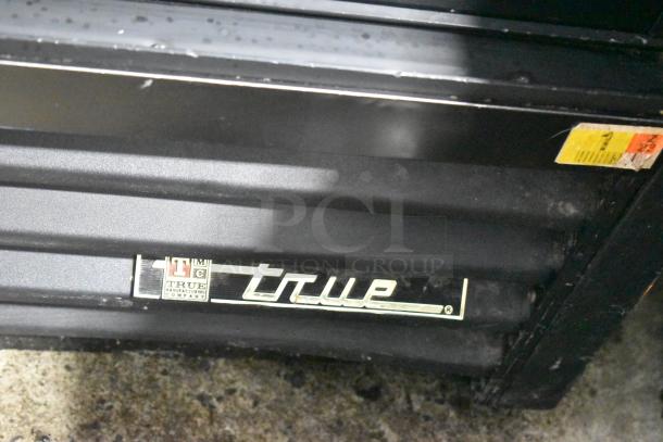 True GDM-41SL-60-LD metal commercial cooler with label showing brand logo. Features poly-coated racks.