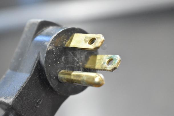 Close-up of a 115-volt electrical plug with three prongs for Beverage Air prep table. Slightly used condition.