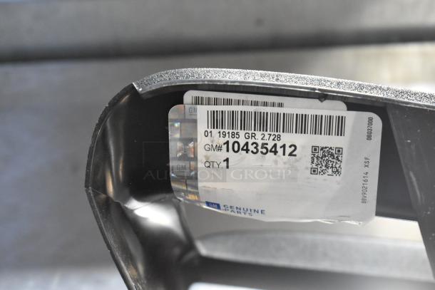 3 GM genuine parts with vent and license plate frame, visible label: GM# 10435412, QTY 1, in new condition.